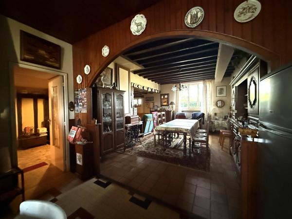 Maison en pierre de 151m2, mitoyenne, 4 chambres avec dépendance, terrain 1524m² 68 000 €