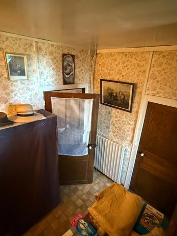 Maison en pierre de 151m2, mitoyenne, 4 chambres avec dépendance, terrain 1524m² 68 000 €