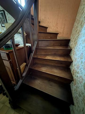 Maison en pierre de 151m2, mitoyenne, 4 chambres avec dépendance, terrain 1524m² 68 000 €