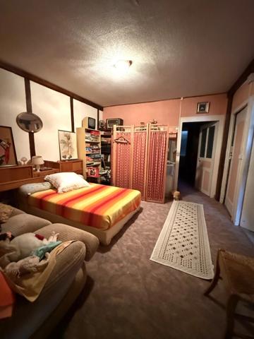 Maison en pierre de 151m2, mitoyenne, 4 chambres avec dépendance, terrain 1524m² 68 000 €