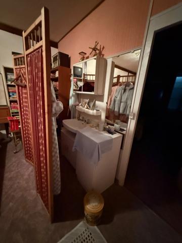 Maison en pierre de 151m2, mitoyenne, 4 chambres avec dépendance, terrain 1524m² 68 000 €