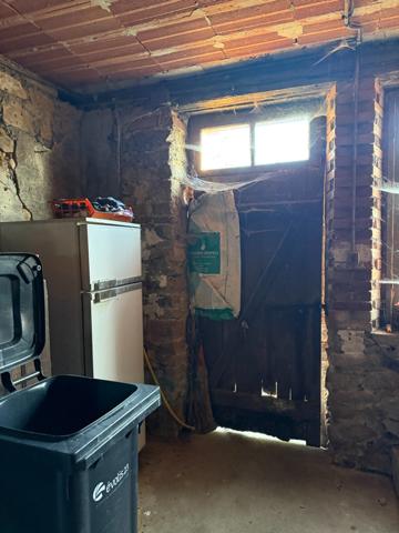 Maison en pierre de 151m2, mitoyenne, 4 chambres avec dépendance, terrain 1524m² 68 000 €