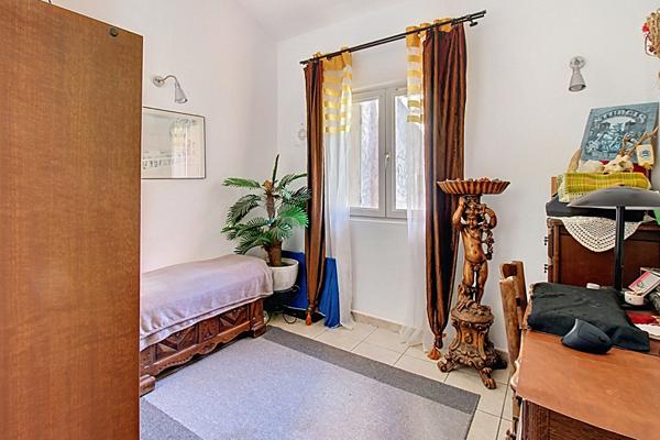 EXCLUSIVITÉ A VENDRE Maison d'environ 74m² avec 3 chambres, GARAGE, JARDIN