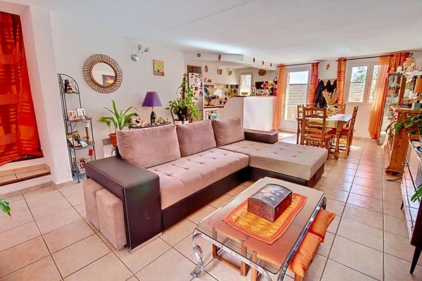 EXCLUSIVITÉ A VENDRE Maison d'environ 74m² avec 3 chambres, GARAGE, JARDIN