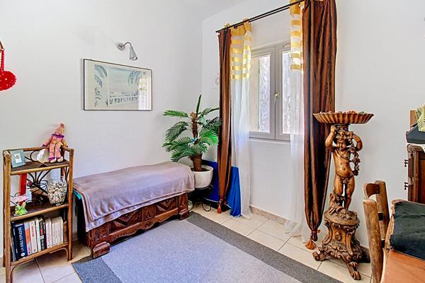 EXCLUSIVITÉ A VENDRE Maison d'environ 74m² avec 3 chambres, GARAGE, JARDIN