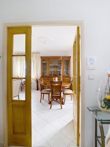 Maison individuelle avec garage et jardin clôturé