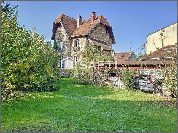 Maison de Maître en Meulières avec dépendances