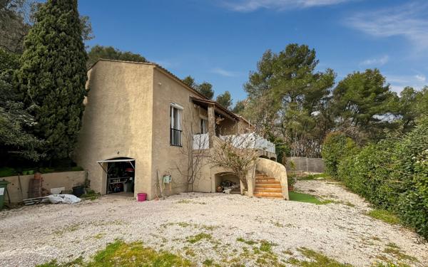 Maison à vendre    7 pièces •  La Crau