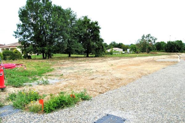 Terrain à bâtir de 824 m²