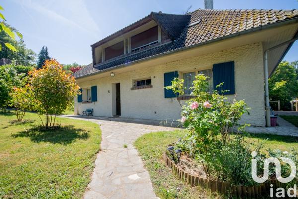 Maison traditionnelle 7 pièces de 180 m² à Aubergenville (78410)