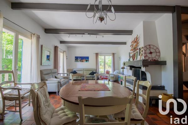 Maison traditionnelle 7 pièces de 180 m² à Aubergenville (78410)