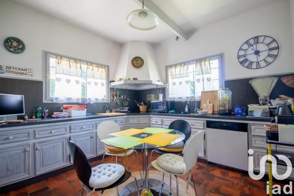 Maison traditionnelle 7 pièces de 180 m² à Aubergenville (78410)