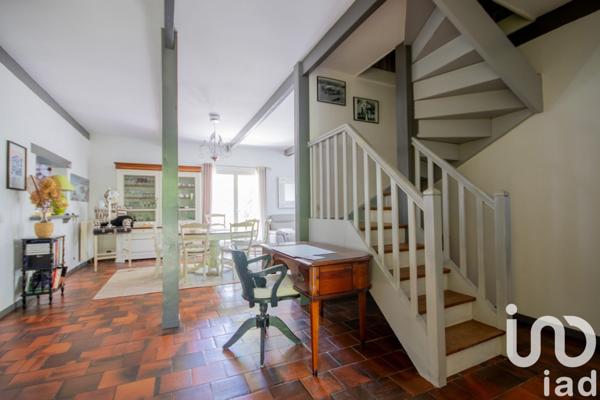 Maison traditionnelle 7 pièces de 180 m² à Aubergenville (78410)