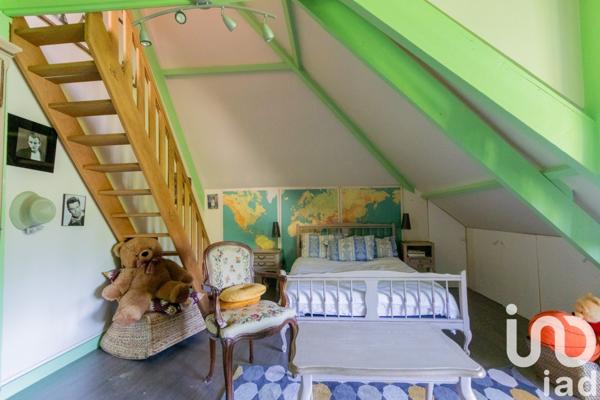 Maison traditionnelle 7 pièces de 180 m² à Aubergenville (78410)