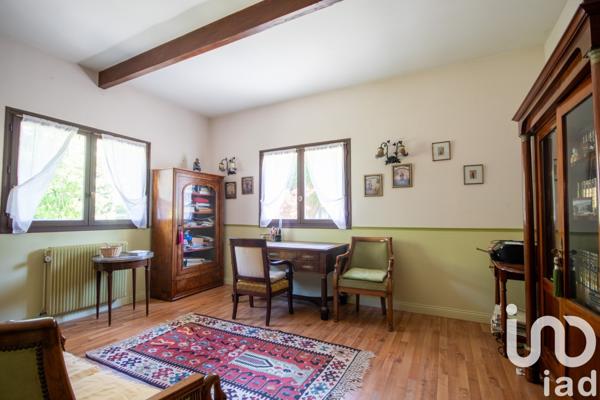 Maison traditionnelle 7 pièces de 180 m² à Aubergenville (78410)