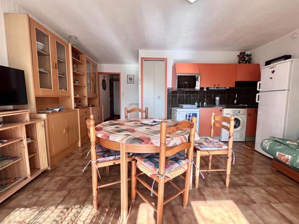 Magnifique appartement de type T2  de 36 m² avec loggia  dans une résidence sécurisée avec piscine et ascenseur