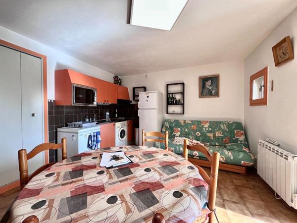 Magnifique appartement de type T2  de 36 m² avec loggia  dans une résidence sécurisée avec piscine et ascenseur