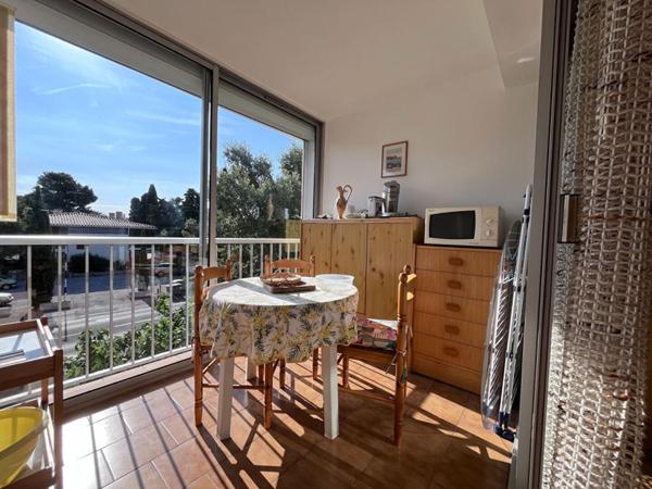 Magnifique appartement de type T2  de 36 m² avec loggia  dans une résidence sécurisée avec piscine et ascenseur