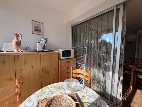 Magnifique appartement de type T2  de 36 m² avec loggia  dans une résidence sécurisée avec piscine et ascenseur