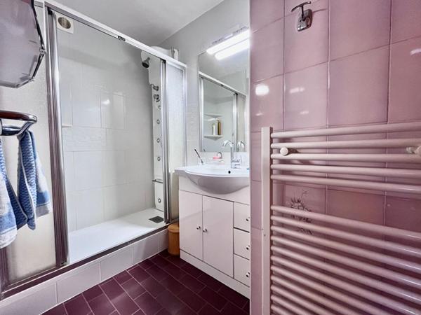 Magnifique appartement de type T2  de 36 m² avec loggia  dans une résidence sécurisée avec piscine et ascenseur