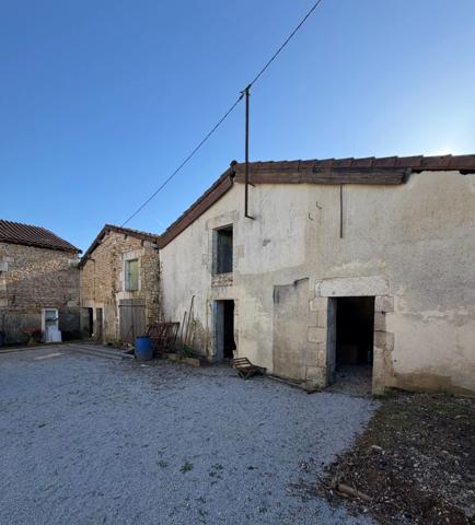 Agris. Maison à réhabiliter de 127 m² sur parcelle de 2255 m²
