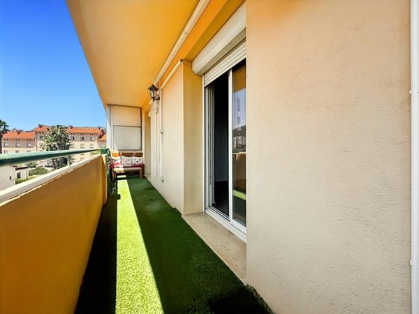 A VENDRE APPARTEMENT TYPE 2  20000 AJACCIO CALME VUE DÉGAGÉE BALCON