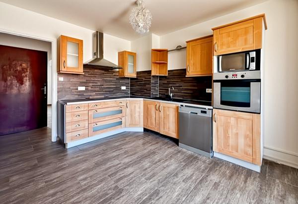 A VENDRE APPARTEMENT TYPE 2  20000 AJACCIO CALME VUE DÉGAGÉE BALCON