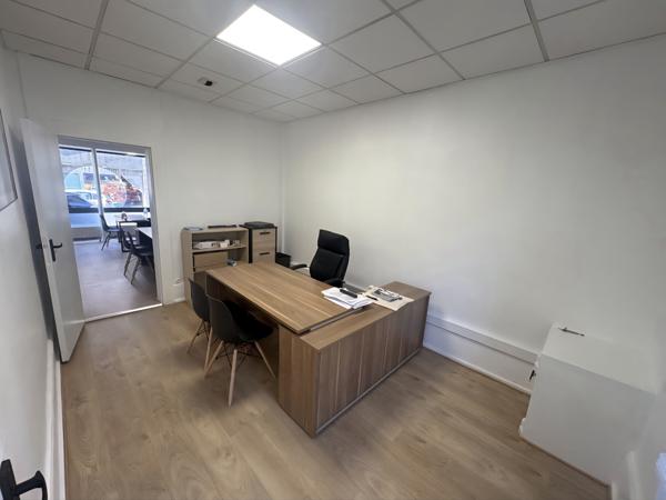 Local Commercial 4 pièces - 82 m²