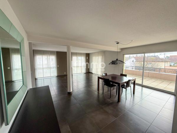 Grand Appartement de Standing Unique avec Terrasse de 32m2