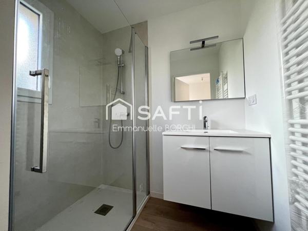 Appartement en souplex, 1 chambre, stationnement fermé.