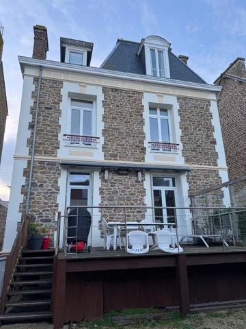 Maison 8 pièces – 227 m² environ à Saint-Malo (ref : 40274)