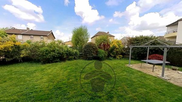 Vente                                                      Maison
                        
                     9 pièces                      304 m2                     à Florange
