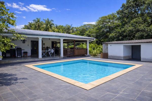 Villa avec piscine, 5 pièces à REMIRE MONTJOLY (973)