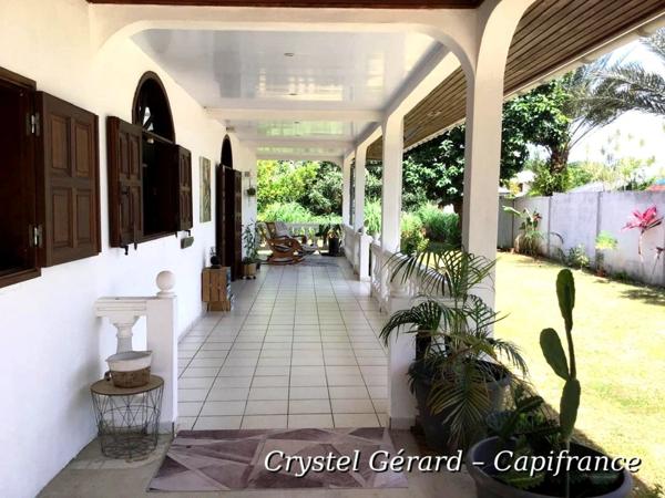 Villa avec piscine, 5 pièces à REMIRE MONTJOLY (973)