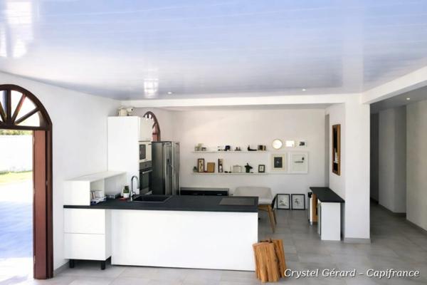 Villa avec piscine, 5 pièces à REMIRE MONTJOLY (973)