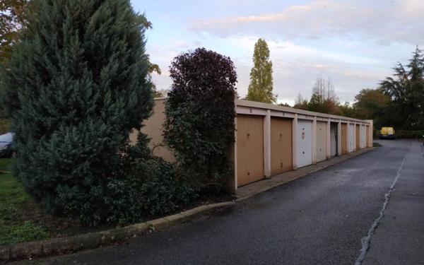 Stationnement à louer    14 m2 Saint-Aubin-lès-Elbeuf