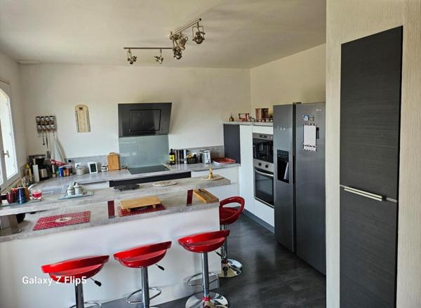 maison spacieuse et lumineuse avec 4 chambres