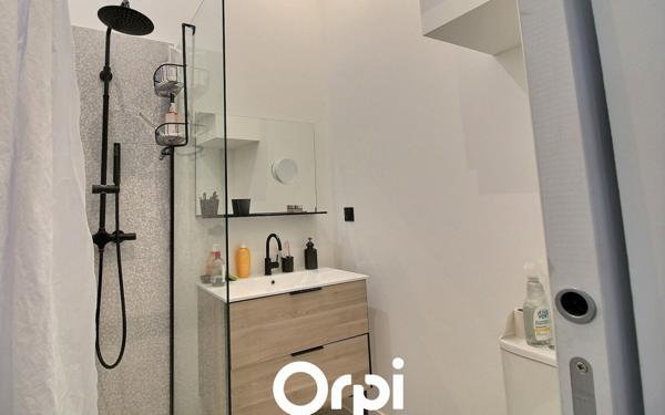 Appartement à vendre    2 pièces •  Marseille 7