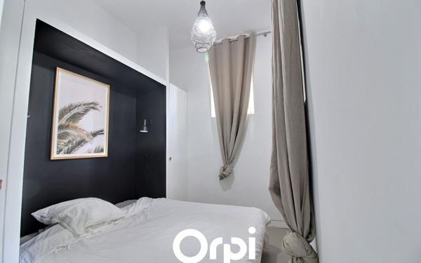 Appartement à vendre    2 pièces •  Marseille 7