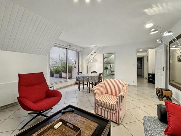 T4 DERNIER ÉTAGE -TERRASSE 50 m²-DOUBLE BOX-CAVE-ST SÉBASTIEN SUR LOIRE,  
Saint sebastien sur loire 44230