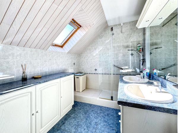 T4 DERNIER ÉTAGE -TERRASSE 50 m²-DOUBLE BOX-CAVE-ST SÉBASTIEN SUR LOIRE,  
Saint sebastien sur loire 44230