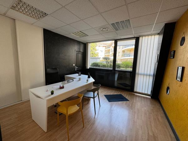 Plateau de Bureaux / Cellule Commerciale à LAVAL