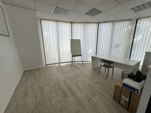 Plateau de Bureaux / Cellule Commerciale à LAVAL