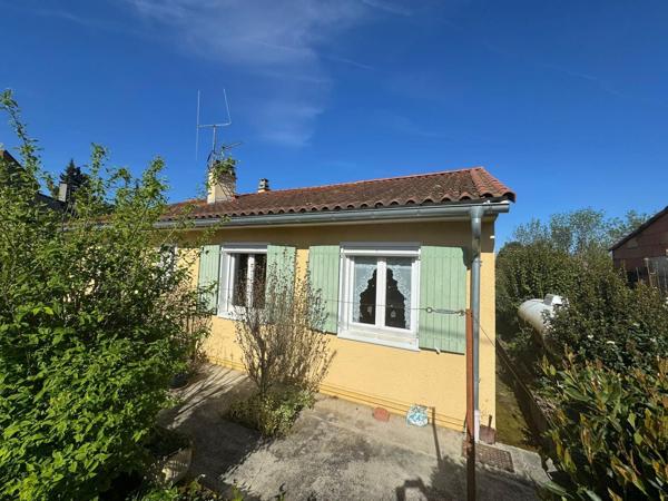 Maison avec jardin , garage et un atelier, des commodités juste à pied !