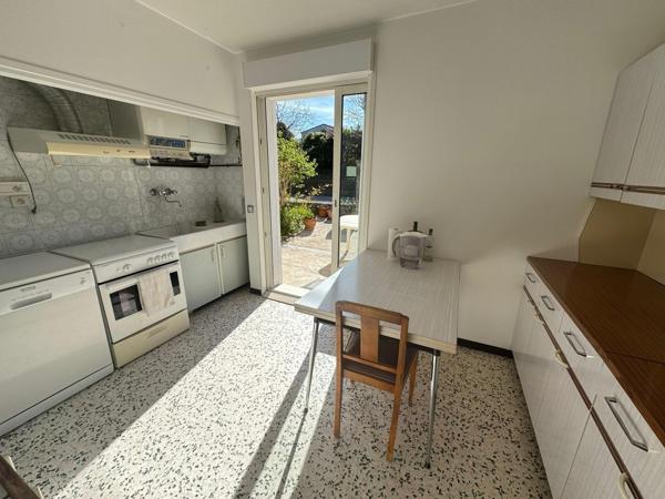 Maison avec jardin , garage et un atelier, des commodités juste à pied !