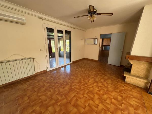 Maison avec jardin , garage et un atelier, des commodités juste à pied !