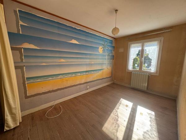 Maison avec jardin , garage et un atelier, des commodités juste à pied !