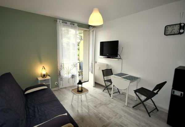 Studio meublé avec balcon - Parking - investissement clé en main