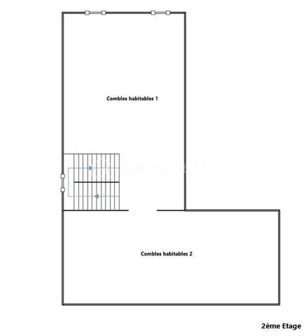Vous recherchez un projet de rénovation offrant de beaux volumes et de nombreuses possibilités d’aménagement ? Située à Monclar, à seulement 25 minutes de Villeneuve-sur-Lot (environ 25 km) et à 40 minutes de Marmande (environ 36 km), cette maison de ville d’environ 180 m² habitables représente une belle opportunité pour les amateurs de rénovation ou les investisseurs à la recherche d’un bien à fort potentiel. Ses volumes généreux et ses nombreuses possibilités d’agencement permettent d’imaginer un projet personnalisé, que ce soit pour une résidence principale, un investissement locatif ou un projet patrimonial. Les travaux sont à prévoir dans leur intégralité, laissant la liberté de repenser les espaces selon vos envies.
Le bien se compose de :
•	Une pièce de vie. 
•	4 chambres. 
•	Une pièce supplémentaire pouvant être aménagée en bureau, chambre d'appoint, salle de jeux ou espace de télétravail selon vos besoins. 
•	Une buanderie. 
•	Un cellier. 
•	Des combles aménagés et chauffés, intégrés à la surface habitable. 
•	Un espace de combles complémentaire d'environ 10 m², offrant un potentiel de rangement ou d'aménagement. 
Les prestations comprennent également :
•	Plusieurs cheminées ouvertes, réparties entre le séjour et certaines chambres, apportant charme et authenticité. 
•	Une pompe à chaleur. 
•	Un ballon thermodynamique pour la production d'eau chaude. 
•	Un sous-sol d'environ 53 m², idéal pour le stockage, un atelier ou un espace technique. 
DPE : C (établi sur une base théorique).

Cette maison représente une belle opportunité pour créer un lieu de vie entièrement personnalisé tout en bénéficiant d'équipements de chauffage déjà installés et performants.
N'hésitez pas à me contacter pour tout renseignement complémentaire ou pour organiser une visite.
Afin de faciliter la projection, les dernières photos de l'annonce présentent des simulations d'aménagement réalisées à titre indicatif. Elles illustrent une possibilité de rénovation et ne correspondent pas à l'état actuel du bien.