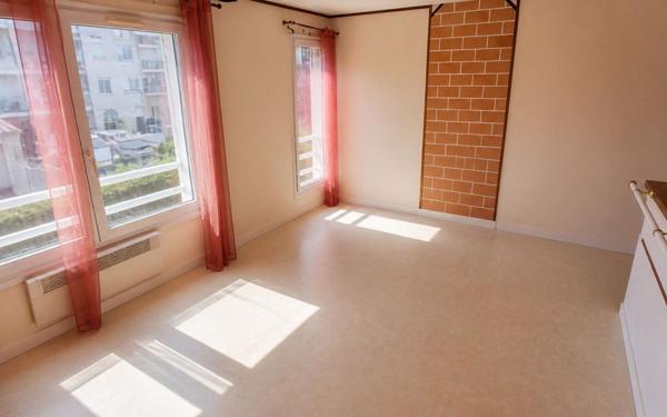 Appartement à louer    1 pièce • 27,82 m2 Brie-Comte-Robert